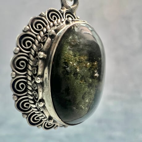 【ガネッシュヒマール産】クローライトイン天然ヒマラヤ水晶シルバー925ペンダントトップ/Ganesh Himal Chlorite in Himalayan Quartz Pendant Top
