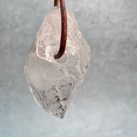 【カイラス産】天然ヒマラヤ水晶革紐付きペンダント⑧/Kailash Himalayan Quartz Pendant