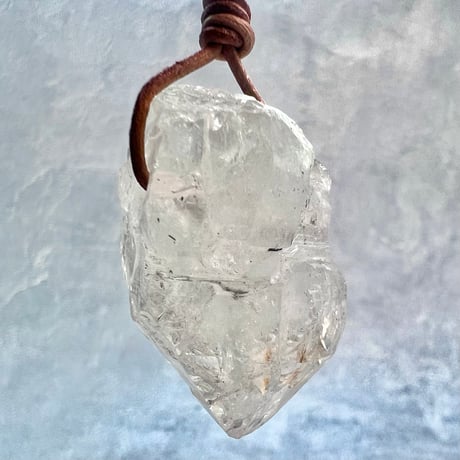 【カイラス産】天然ヒマラヤ水晶革紐付きペンダント②/Kailash Himalayan Quartz Pendant