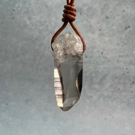 【ガウリシャンカール産】天然ヒマラヤスモーキークォーツ革紐ペンダント⑦/GauriShankar Himalayan Smoky Quartz Pendant