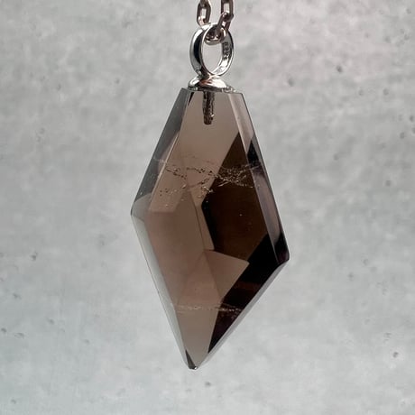 【ガウリシャンカール産】天然ヒマラヤスモーキークォーツ ファセットカットペンダントトップ/GauriShankar Smoky Quartz Facet Cut Pendant Top