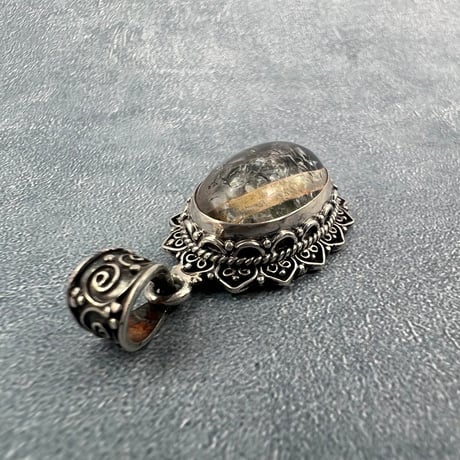 【ガネッシュヒマール産】バイトタイト&クローライトイン天然ヒマラヤ水晶シルバー925ペンダントトップ/Ganesh Himal Botite&Chlorite in  Pendant Top