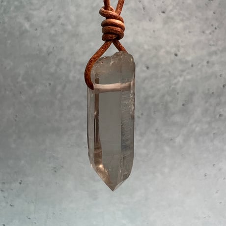 【ガウリシャンカール産】天然ヒマラヤスモーキークォーツ革紐ペンダント⑧/GauriShankar Himalayan Smoky Quartz Pendant