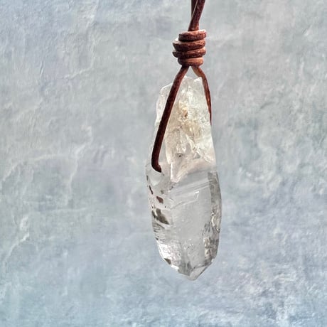 【カイラス産】天然ヒマラヤ水晶革紐付きペンダント⑧/Kailash Himalayan Quartz Pendant