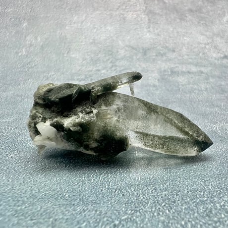 【ガネッシュヒマール産】クローライトイン天然ヒマラヤ水晶/GaneshHimal Chlorite&Albite in Himalayan Quartz