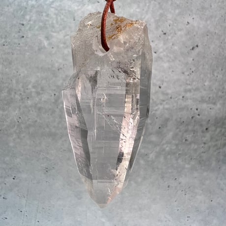 【ガネッシュヒマール産】天然ヒマラヤ水晶革紐付きペンダント④/GaneshHimal Limonite in Natural Pendant