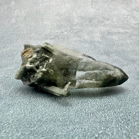 【ガネッシュヒマール産】クローライトイン天然ヒマラヤ水晶/GaneshHimal Chlorite&Albite in Himalayan Quartz