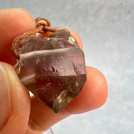 【ガウリシャンカール産】天然ヒマラヤスモーキークォーツ革紐ペンダント⑤/iGauriShankar Himalayan Smoky Quartz Pendant