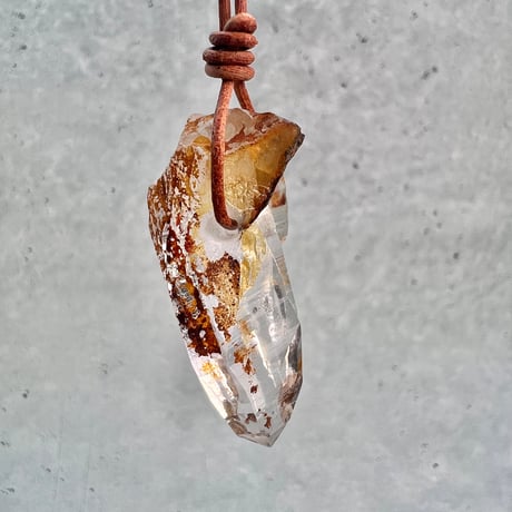 【ガネッシュヒマール産】リモナイトイン天然ヒマラヤ水晶革紐付きペンダント⑧/GaneshHimal Limonite in Natural Pendant