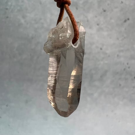 【ガウリシャンカール産】天然ヒマラヤスモーキークォーツ革紐ペンダント⑦/GauriShankar Himalayan Smoky Quartz Pendant