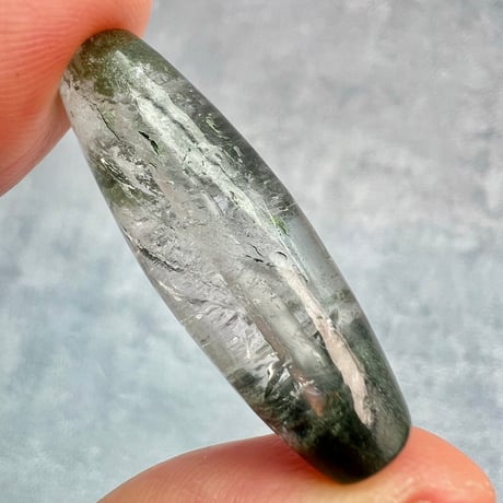 【ガネッシュヒマール産】クローライト&アクチノライトイン天然ヒマラヤ水晶 樽型ビーズ②/Ganesh Himal Chlorite&Actinorite in Quartz barrel beads
