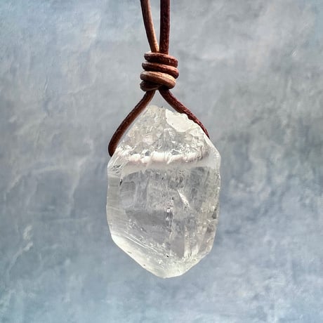 【カイラス産】天然ヒマラヤ水晶革紐付きペンダント⑦/Kailash Himalayan Quartz Pendant
