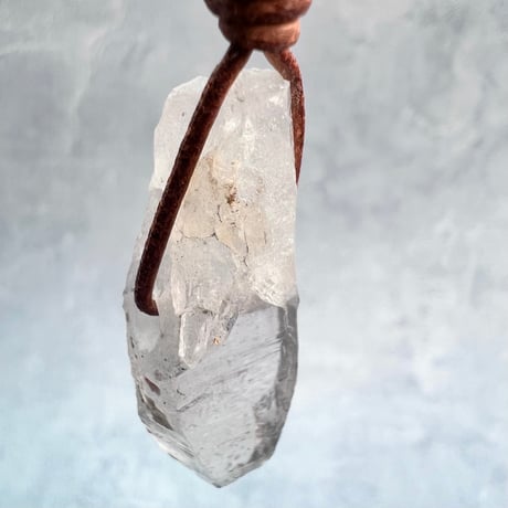 【カイラス産】天然ヒマラヤ水晶革紐付きペンダント⑧/Kailash Himalayan Quartz Pendant