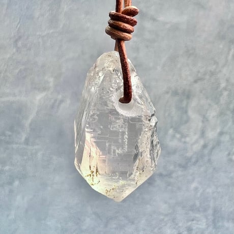 【カイラス産】天然ヒマラヤ水晶革紐付きペンダント⑦/Kailash Himalayan Quartz Pendant