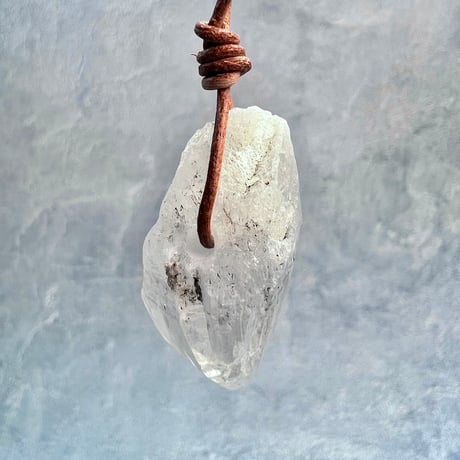 【カイラス産】天然ヒマラヤ水晶革紐付きペンダント⑩/Kailash Himalayan Quartz Pendant