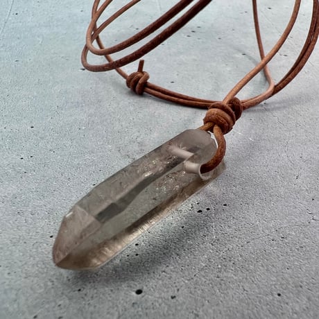 【ガウリシャンカール産】天然ヒマラヤスモーキークォーツ革紐ペンダント⑧/GauriShankar Himalayan Smoky Quartz Pendant