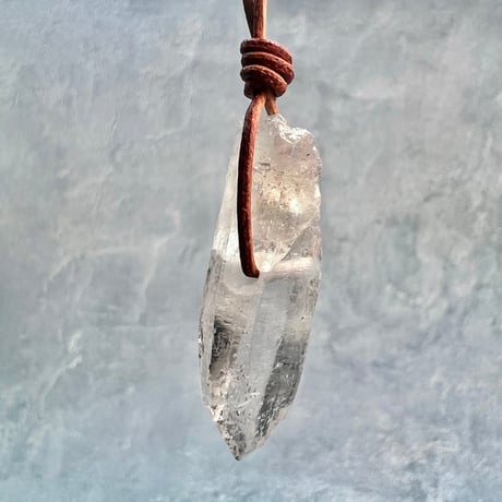 【カイラス産】天然ヒマラヤ水晶革紐付きペンダント⑧/Kailash Himalayan Quartz Pendant