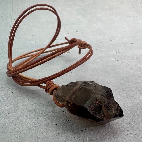 【ガウリシャンカール産】天然ヒマラヤスモーキークォーツ革紐ペンダント⑥/GauriShankar Himalayan Smoky Quartz Pendant