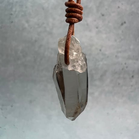 【ガウリシャンカール産】天然ヒマラヤスモーキークォーツ革紐ペンダント⑦/GauriShankar Himalayan Smoky Quartz Pendant