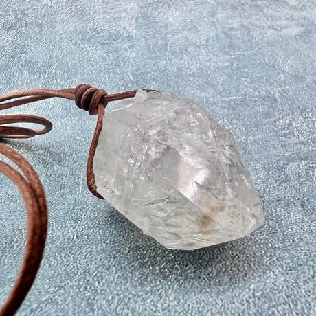 【カイラス産】天然ヒマラヤ水晶革紐付きペンダント②/Kailash Himalayan Quartz Pendant