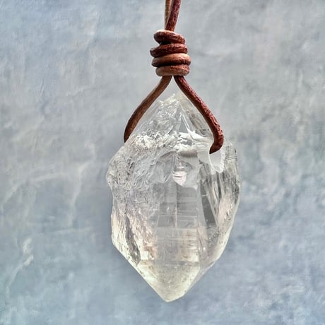 【カイラス産】天然ヒマラヤ水晶革紐付きペンダント⑦/Kailash Himalayan Quartz Pendant