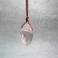 【カイラス産】天然ヒマラヤ水晶革紐付きペンダント⑨/Kailash Himalayan Quartz Pendant
