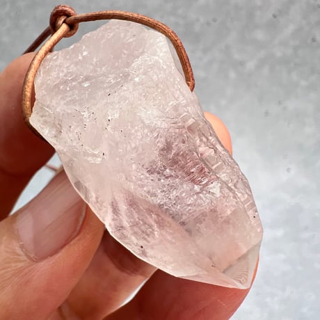【カイラス産】天然ヒマラヤ水晶革紐付きペンダント③/Kailash Himalayan Quartz Pendant