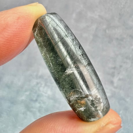 【ガネッシュヒマール産】クローライト&アクチノライトイン天然ヒマラヤ水晶樽型ビーズ③/Ganesh Himal Chlorite&Actinorite in Quartz barrel beads