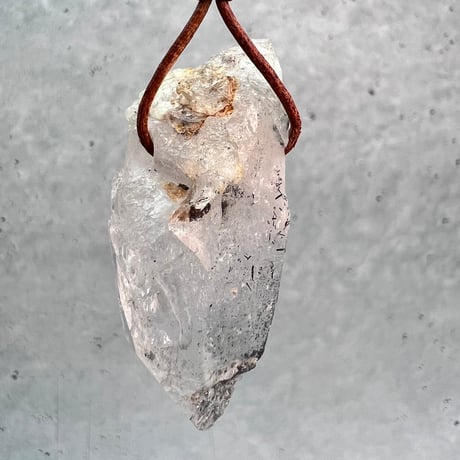 【カイラス産】天然ヒマラヤ水晶革紐付きペンダント⑦/Kailash Himalayan Quartz Pendant