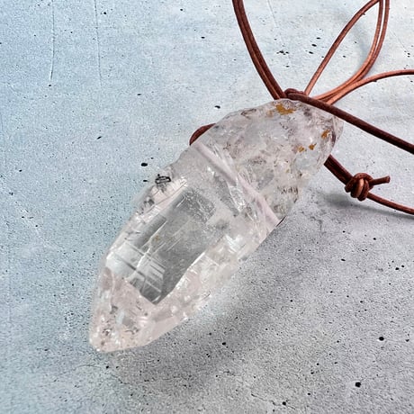 【ガネッシュヒマール産】天然ヒマラヤ水晶革紐付きペンダント③/GaneshHimal Limonite in Natural Pendant