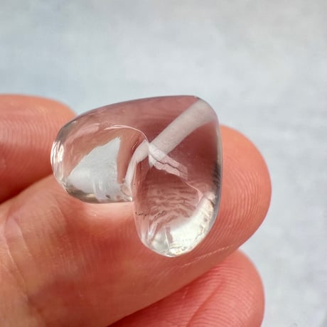 【ガネッシュヒマール産】天然ヒマラヤ水晶"手磨き加工"ハートビーズ①/Ganesh Himal Himalayan Quartz Heart Beads