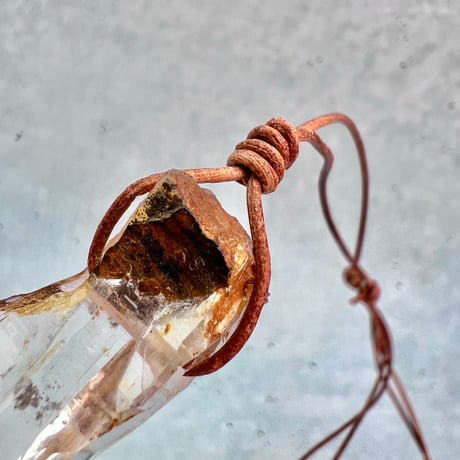 【ガネッシュヒマール産】リモナイトイン天然ヒマラヤ水晶革紐付きペンダント⑧/GaneshHimal Limonite in Natural Pendant