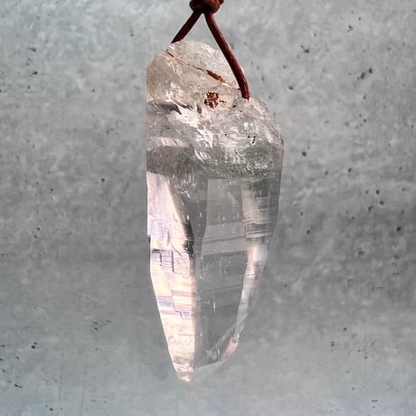 【ガネッシュヒマール産】天然ヒマラヤ水晶革紐付きペンダント④/GaneshHimal Limonite in Natural Pendant