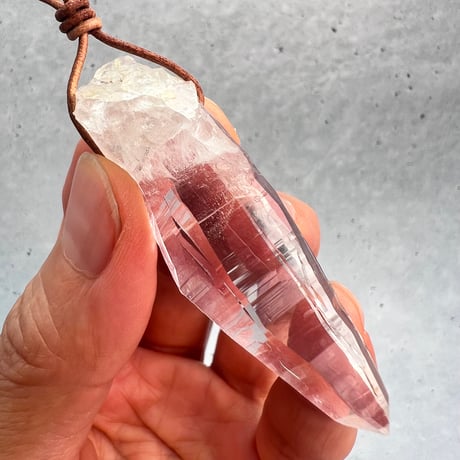 【ガネッシュヒマール産】天然ヒマラヤ水晶革紐付きペンダント①/GaneshHimal Limonite in Natural Pendant