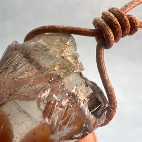【ガウリシャンカール産】天然ヒマラヤスモーキークォーツ革紐ペンダント⑤/iGauriShankar Himalayan Smoky Quartz Pendant