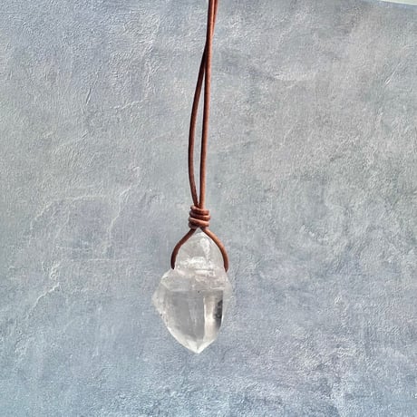 【カイラス産】天然ヒマラヤ水晶革紐付きペンダント⑪/Kailash Himalayan Quartz Pendant