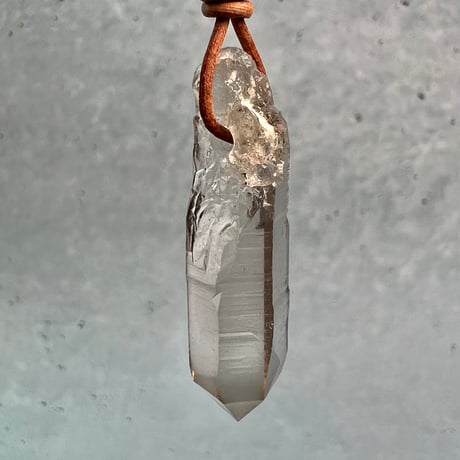 【ガウリシャンカール産】天然ヒマラヤスモーキークォーツ革紐ペンダント⑨/GauriShankar Himalayan Smoky Quartz Pendant