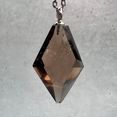 【ガウリシャンカール産】天然ヒマラヤスモーキークォーツ ファセットカットペンダントトップ/GauriShankar Smoky Quartz Facet Cut Pendant Top