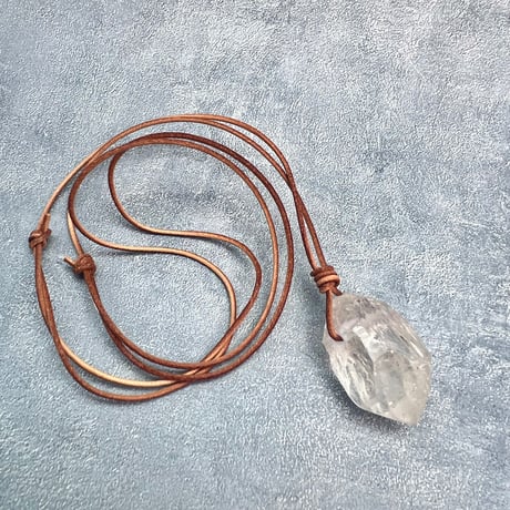 【カイラス産】天然ヒマラヤ水晶革紐付きペンダント⑦/Kailash Himalayan Quartz Pendant