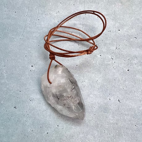 【カイラス産】天然ヒマラヤ水晶革紐付きペンダント⑤/Kailash Himalayan Quartz Pendant