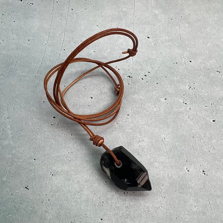 【ガウリシャンカール産】天然ヒマラヤスモーキークォーツ革紐ペンダント⑩(※訳あり)/GauriShankar Himalayan Smoky Quartz Pendant