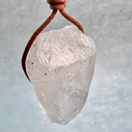 【カイラス産】天然ヒマラヤ水晶革紐付きペンダント③/Kailash Himalayan Quartz Pendant