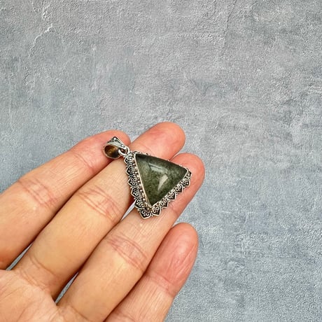 【ガネッシュヒマール産】クローライトイン天然ヒマラヤ水晶シルバー925ペンダントトップ/Ganesh Himal Chlorite in Himalayan Quartz Pendant Top