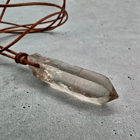 【ガウリシャンカール産】天然ヒマラヤスモーキークォーツ革紐ペンダント⑨/GauriShankar Himalayan Smoky Quartz Pendant