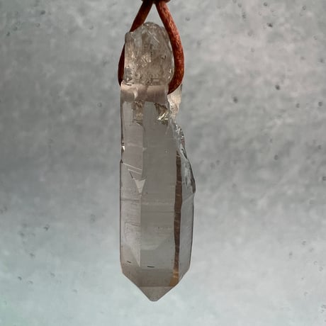 【ガウリシャンカール産】天然ヒマラヤスモーキークォーツ革紐ペンダント⑨/GauriShankar Himalayan Smoky Quartz Pendant