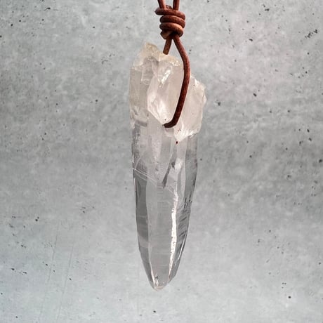 【ガネッシュヒマール産】天然ヒマラヤ水晶革紐付きペンダント①/GaneshHimal Limonite in Natural Pendant