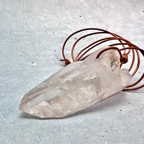 【カイラス産】天然ヒマラヤ水晶革紐付きペンダント⑥/Kailash Himalayan Quartz Pendant