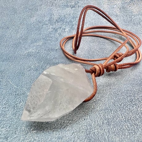 【カイラス産】天然ヒマラヤ水晶革紐付きペンダント⑤/Kailash Himalayan Quartz Pendant