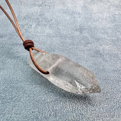 【カイラス産】天然ヒマラヤ水晶革紐付きペンダント⑧/Kailash Himalayan Quartz Pendant