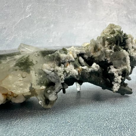 【ガネッシュヒマール産】クローライト&アクチノライトイン天然ヒマラヤ水晶/Ganesh Himal Chlorite&Actinorite in Himalayan Quartz